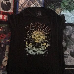 Women’s everyday Tee, Size Large